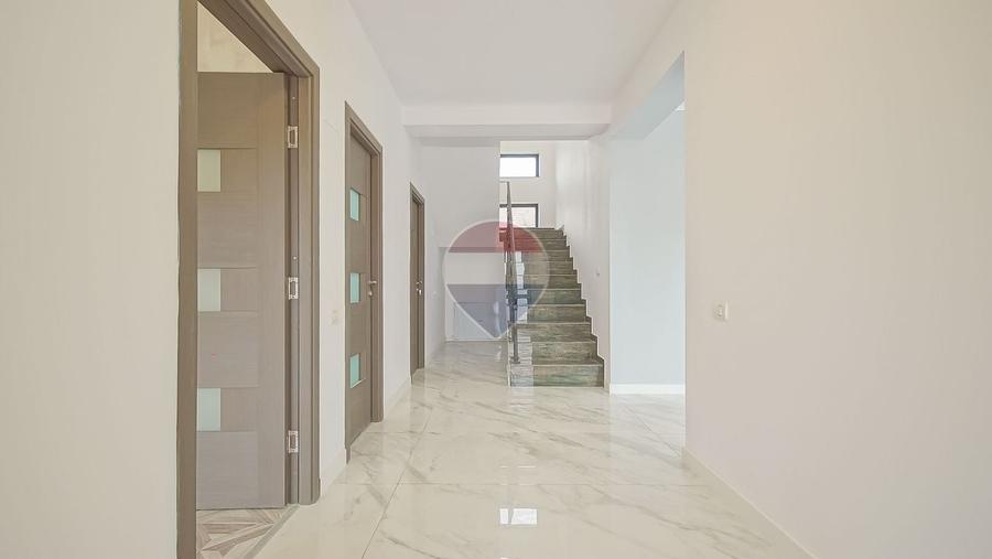 Casă individuală cu 5 camere cu Teren 400 Mp în Bunloc