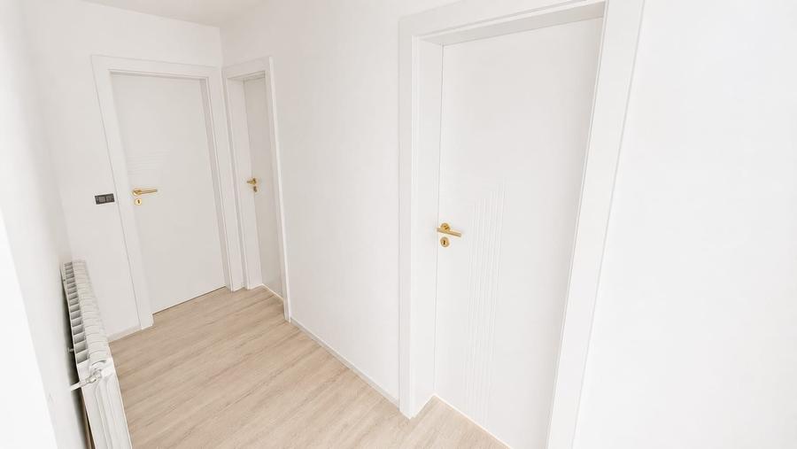 Apartament cu 4 camere decomandat în Central