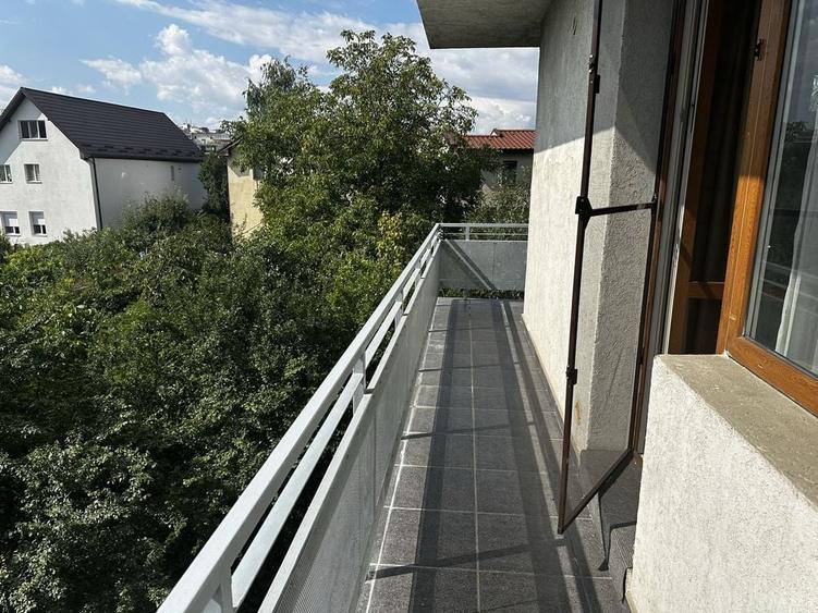 Apartament cu 2 camere decomandat în Exterior Vest