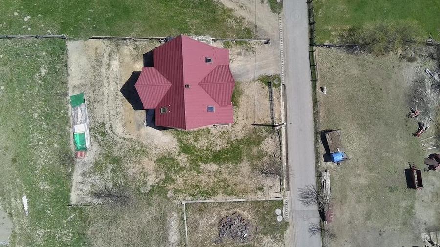 Casă cu 4 camere cu Teren 800 Mp în Central