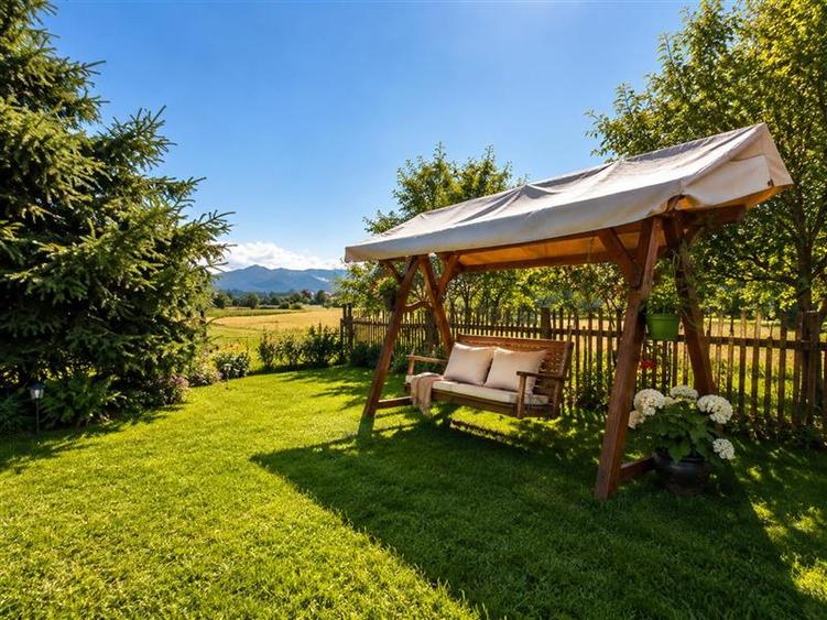 Casă individuală cu 3 camere cu Teren 1360 Mp în Exterior Est