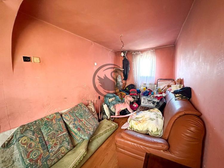 Casă cu 5 camere cu Teren 984 Mp în Blejoi