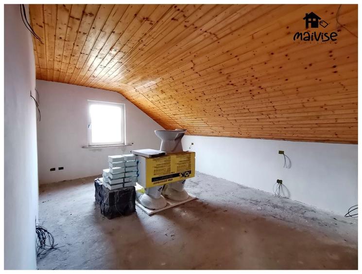 Casă individuală cu 7 camere cu Canalizare în Ohaba