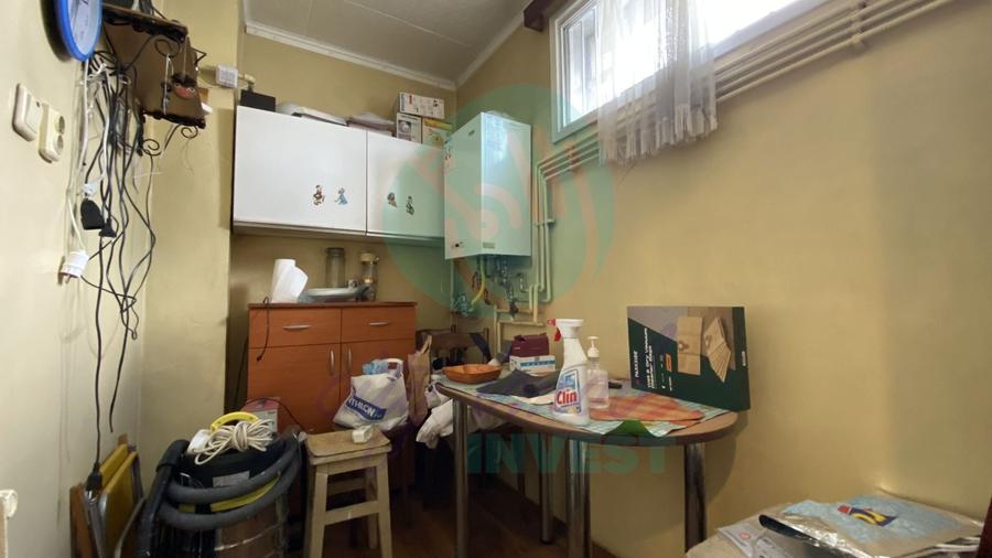 Apartament cu 3 camere semidecomandat în Moșilor