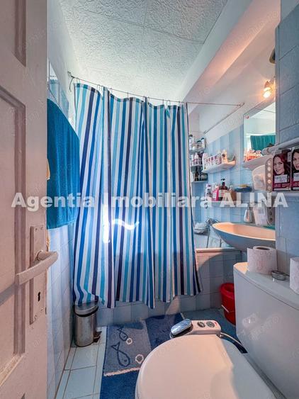 Apartament cu 3 camere semidecomandat în Gojdu