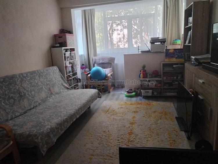 Apartament cu 2 camere decomandat în Drumul Taberei