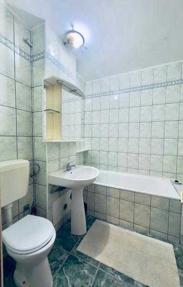 Apartament cu 3 camere decomandat în Răcădău
