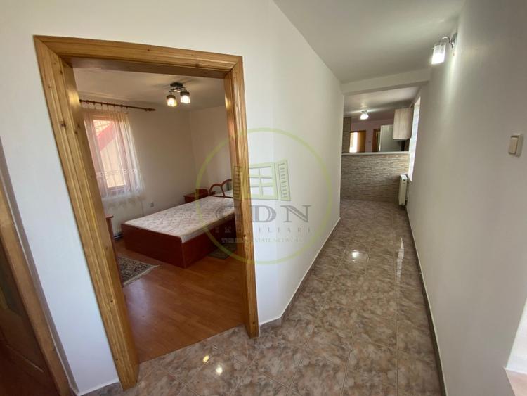 Casă individuală cu 6 camere cu Canalizare în Rogerius