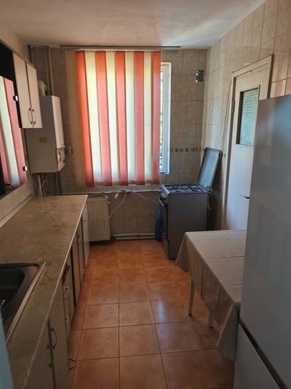 Apartament cu 3 camere decomandat, mobilat în Rahova