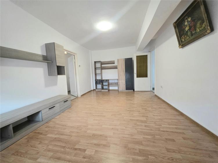 Apartament cu 2 camere semidecomandat în Unirii Nord