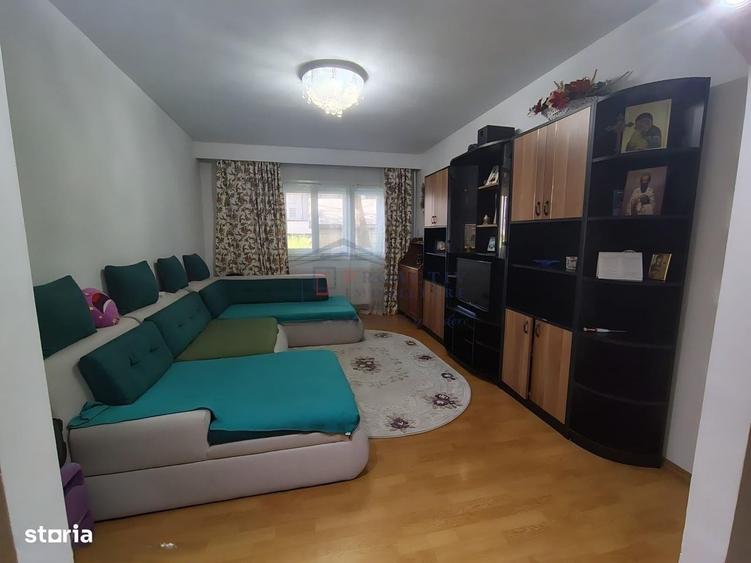 Apartament cu 3 camere semidecomandat în George Enescu