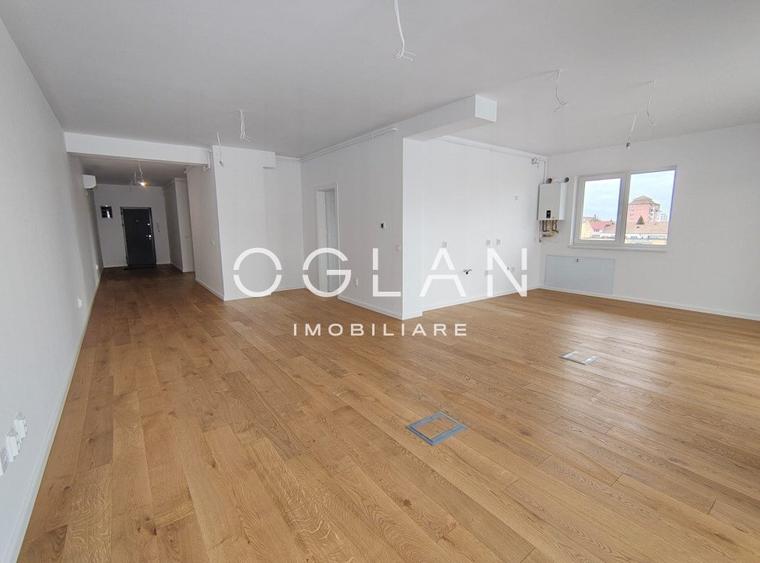 Penthouse cu 4 camere decomandat în Mihai Viteazul