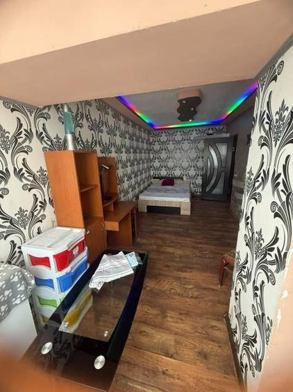 Apartament cu 3 camere decomandat în Mărăței