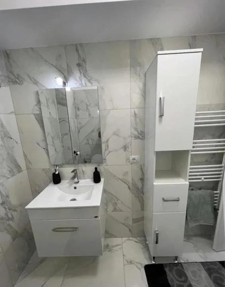 Garsonieră decomandată în Valea Adâncă