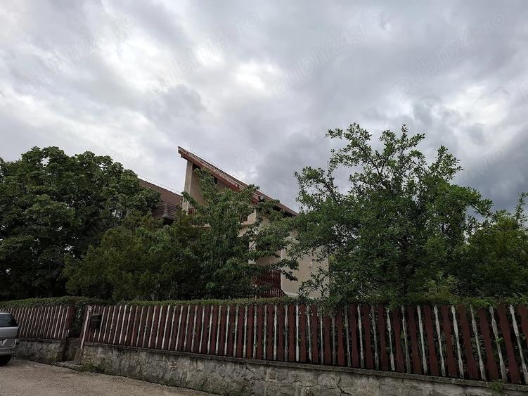 Casă cu Teren 1014 Mp în Central