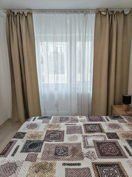 Apartament cu 3 camere semidecomandat în Tineretului