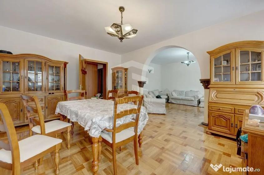 Spațiu comercial, de 950 mp, în Romană