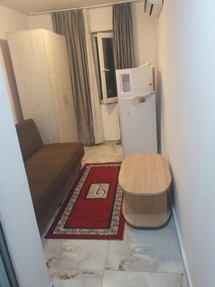 Garsonieră în Vest