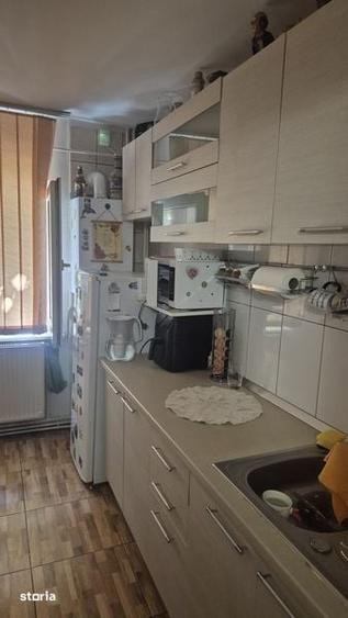 Apartament cu 3 camere în Rovine