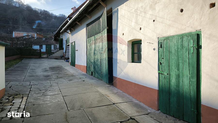 Casă cu 4 camere cu Teren 1084 Mp în Vale