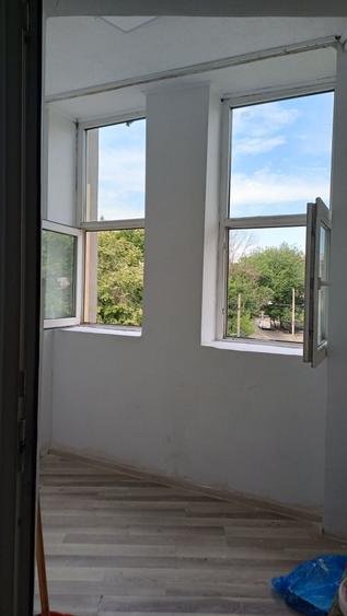 Apartament cu 3 camere semidecomandat în Iancului