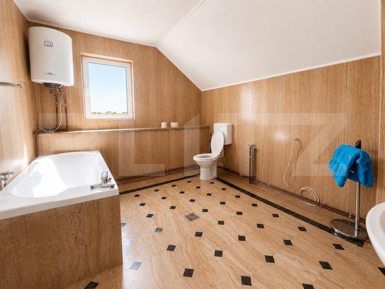 Casă individuală cu 12 camere cu Canalizare în Rapoltu Mare