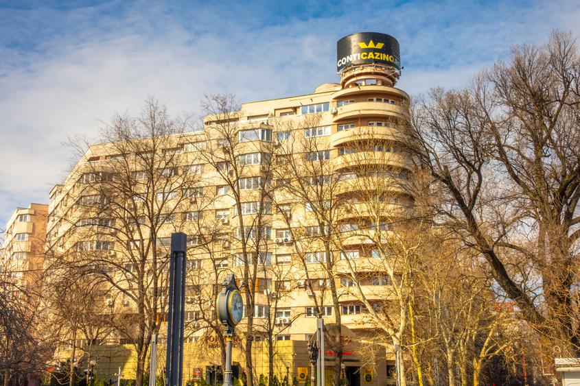 Apartament cu 2 camere decomandat în P-ța Universității
