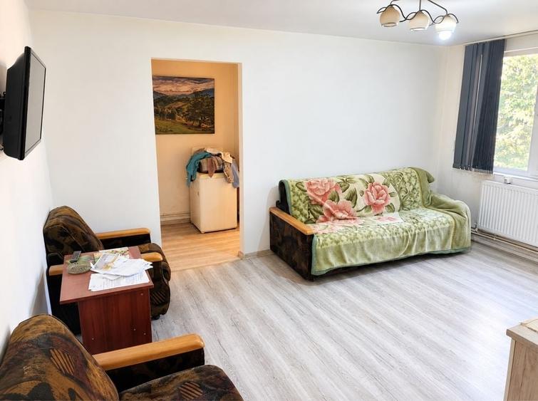 Apartament cu 2 camere semidecomandat în Calea București