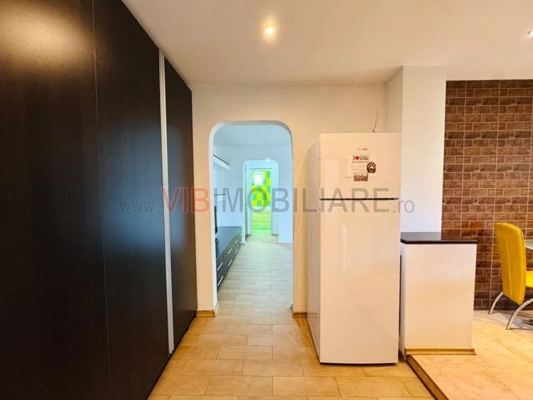 Apartament cu 3 camere semidecomandat în Militari