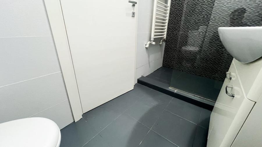 Apartament cu 3 camere decomandat, mobilat în Mamaia