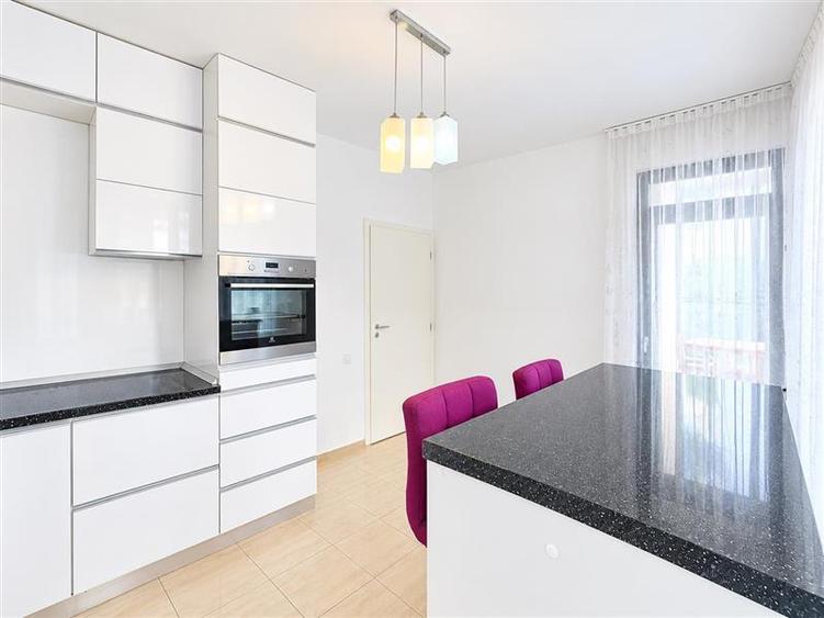 Duplex cu 4 camere cu Canalizare în Rediu