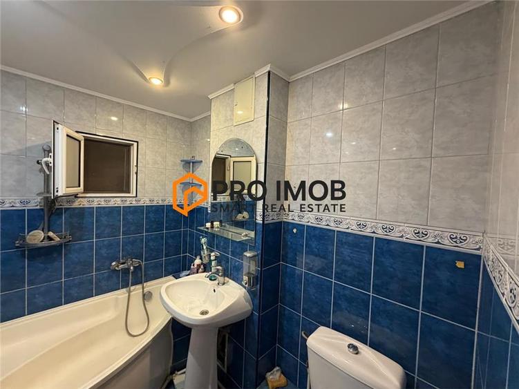 Apartament cu 3 camere decomandat, mobilat în 1 Decembrie