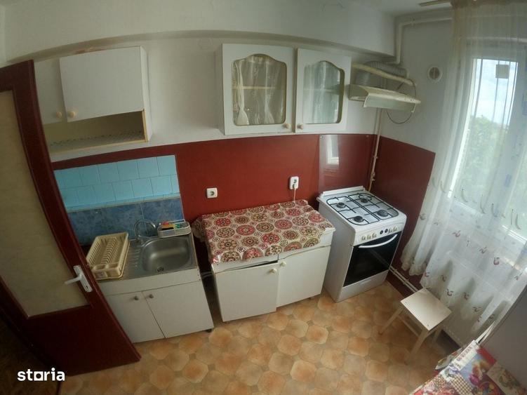 Apartament cu 2 camere semidecomandat în Uiești