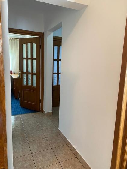 Apartament cu 3 camere decomandat în Berceni