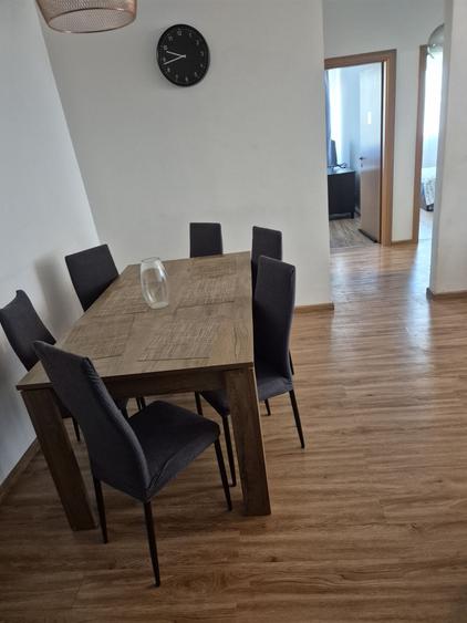 Apartament cu 3 camere decomandat în Metalurgiei
