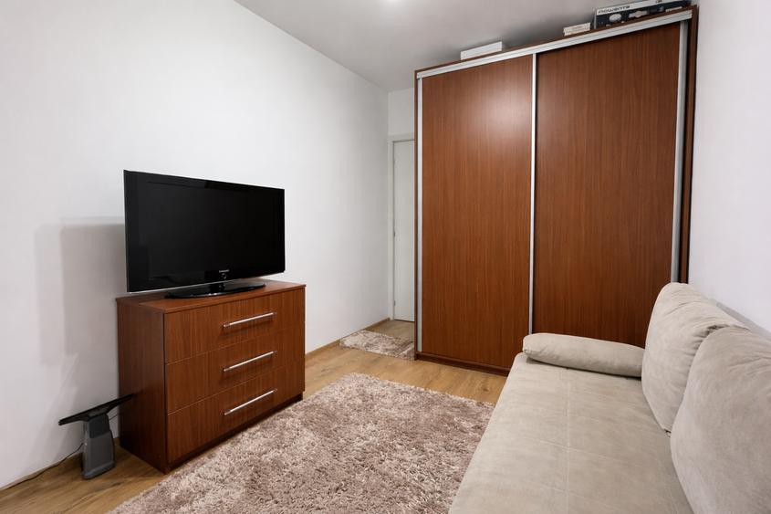 Apartament cu 3 camere decomandat, mobilat în Parcul Carol