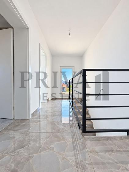 Duplex cu 4 camere cu Canalizare în Giarmata