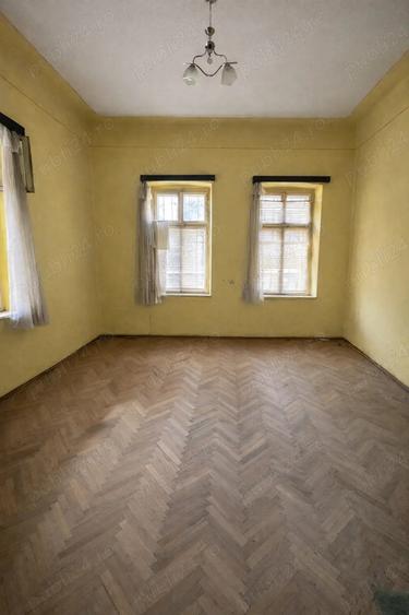 Casă cu 3 camere cu Canalizare în Central