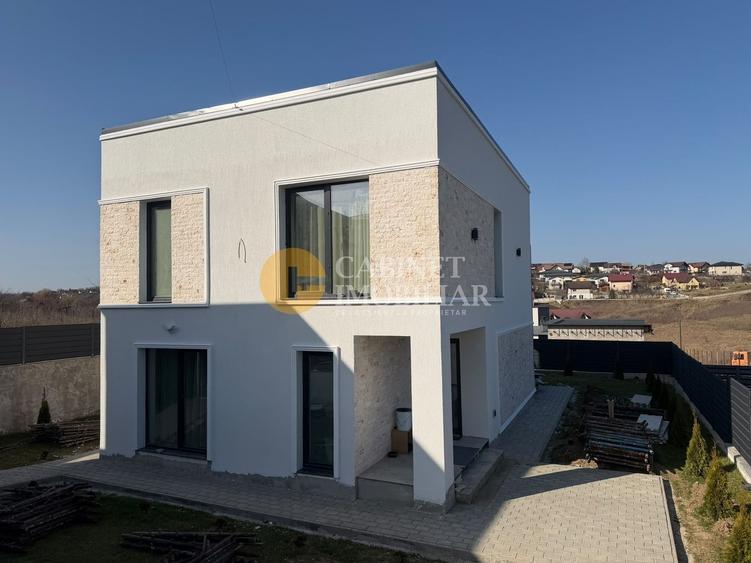 Casă individuală cu 4 camere cu Canalizare în Valea Adâncă