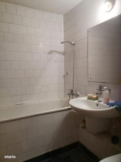 Apartament cu 3 camere decomandat în Baba Novac