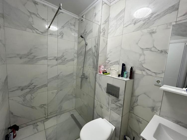 Casă cu 5 camere cu Canalizare în Otopeni