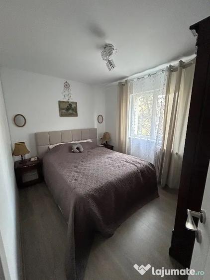 Apartament cu 3 camere semidecomandat în Drumul Găzarului