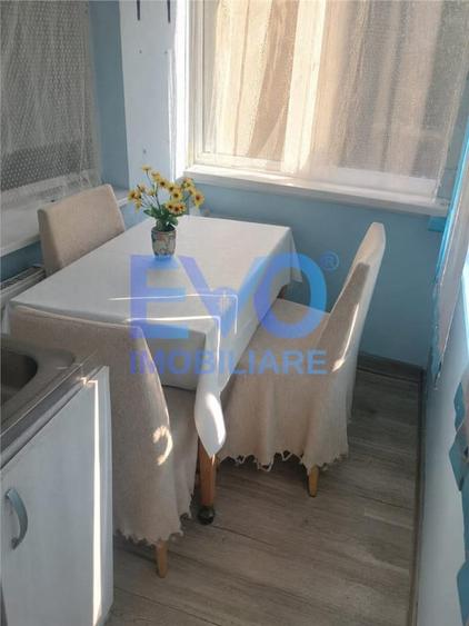 Apartament cu 3 camere decomandat în Canta