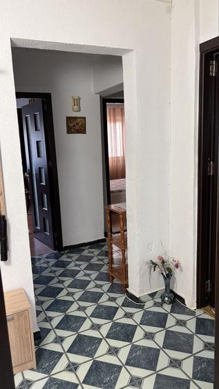 Apartament cu 3 camere decomandat în Găvana