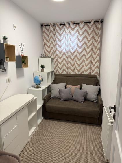 Apartament cu 3 camere semidecomandat în Nufărul