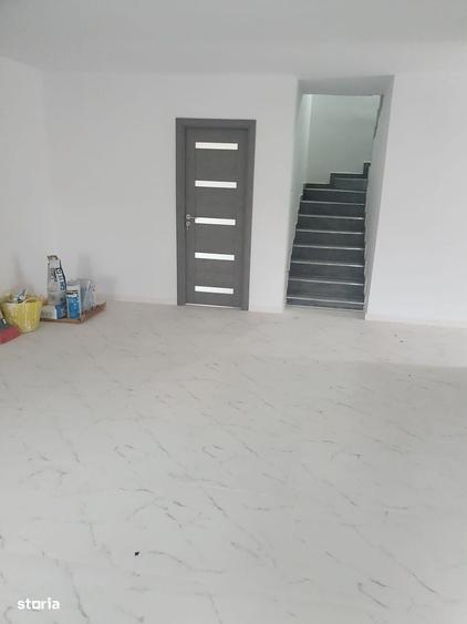 Casă cu 4 camere în Scutaru