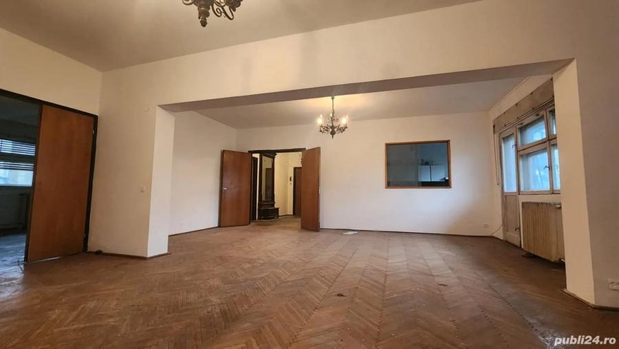 Apartament cu 4 camere semidecomandat în Regina Elisabeta