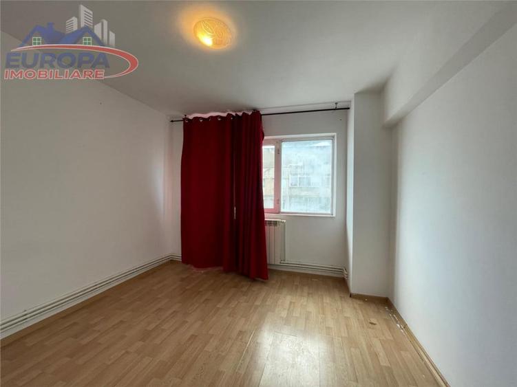 Apartament cu 4 camere de zona centrala Tulcea - 3