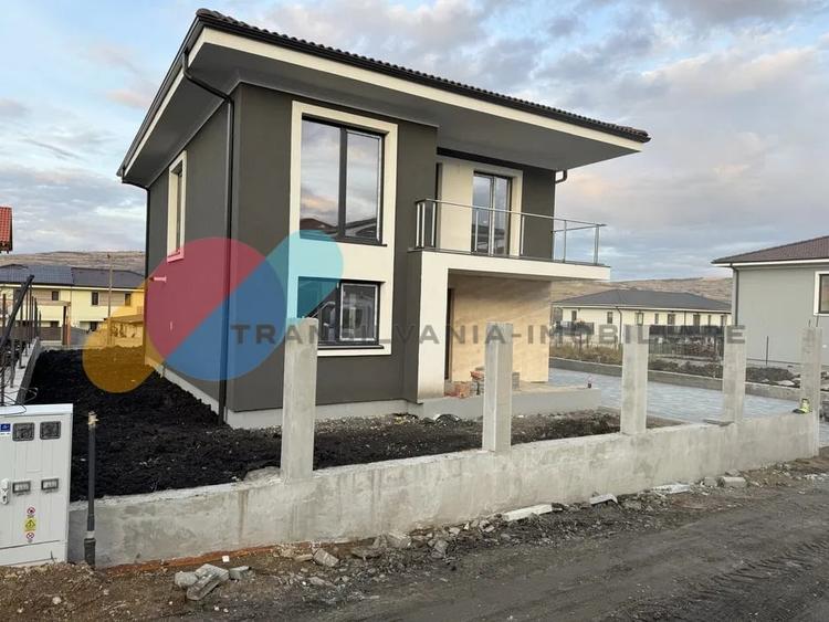 Casă individuală cu 4 camere cu Canalizare în Chinteni