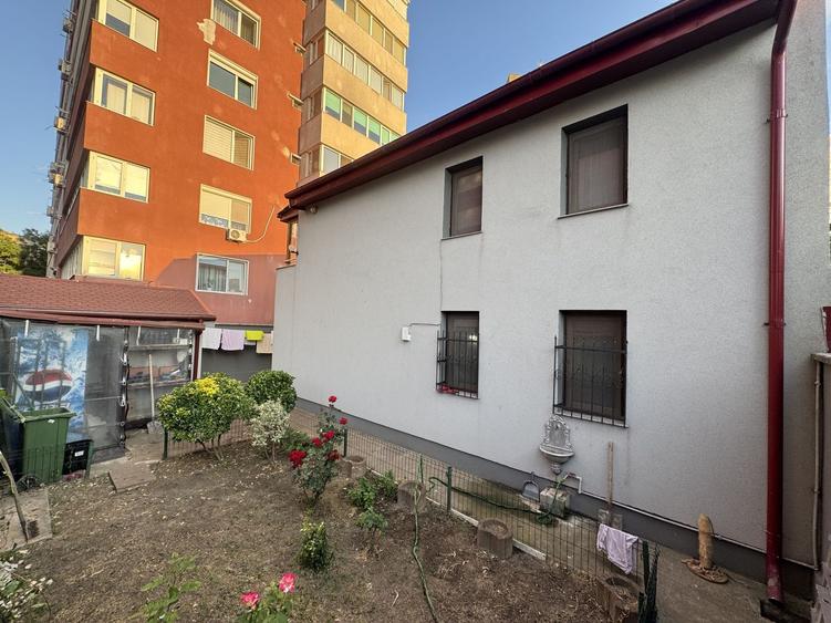 Casă individuală cu 4 camere cu Canalizare în Tomis Nord